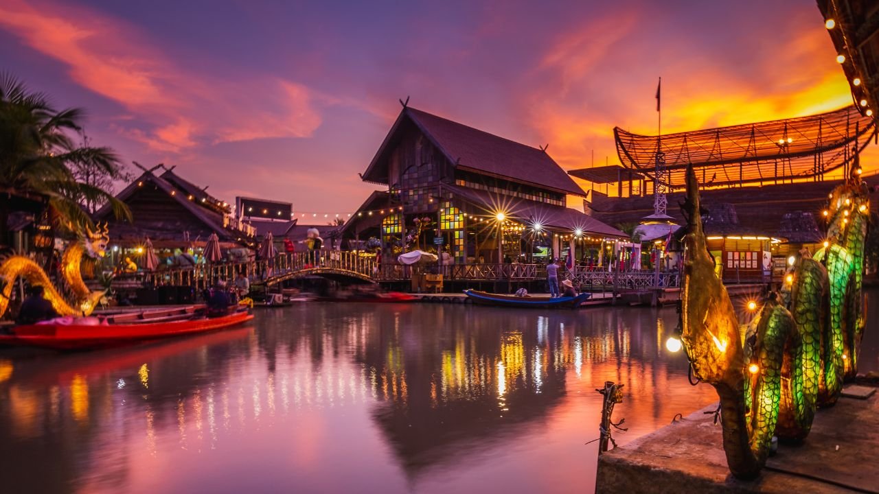 Pattaya Floating Market Entrance Ticket + One Way Rowing Boat